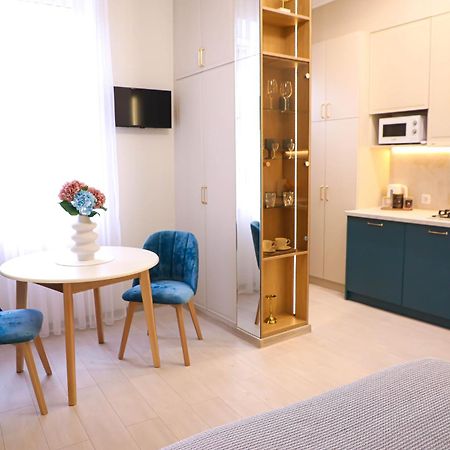 Modern Apartment, 3Mins To Opera Lviv Exterior photo