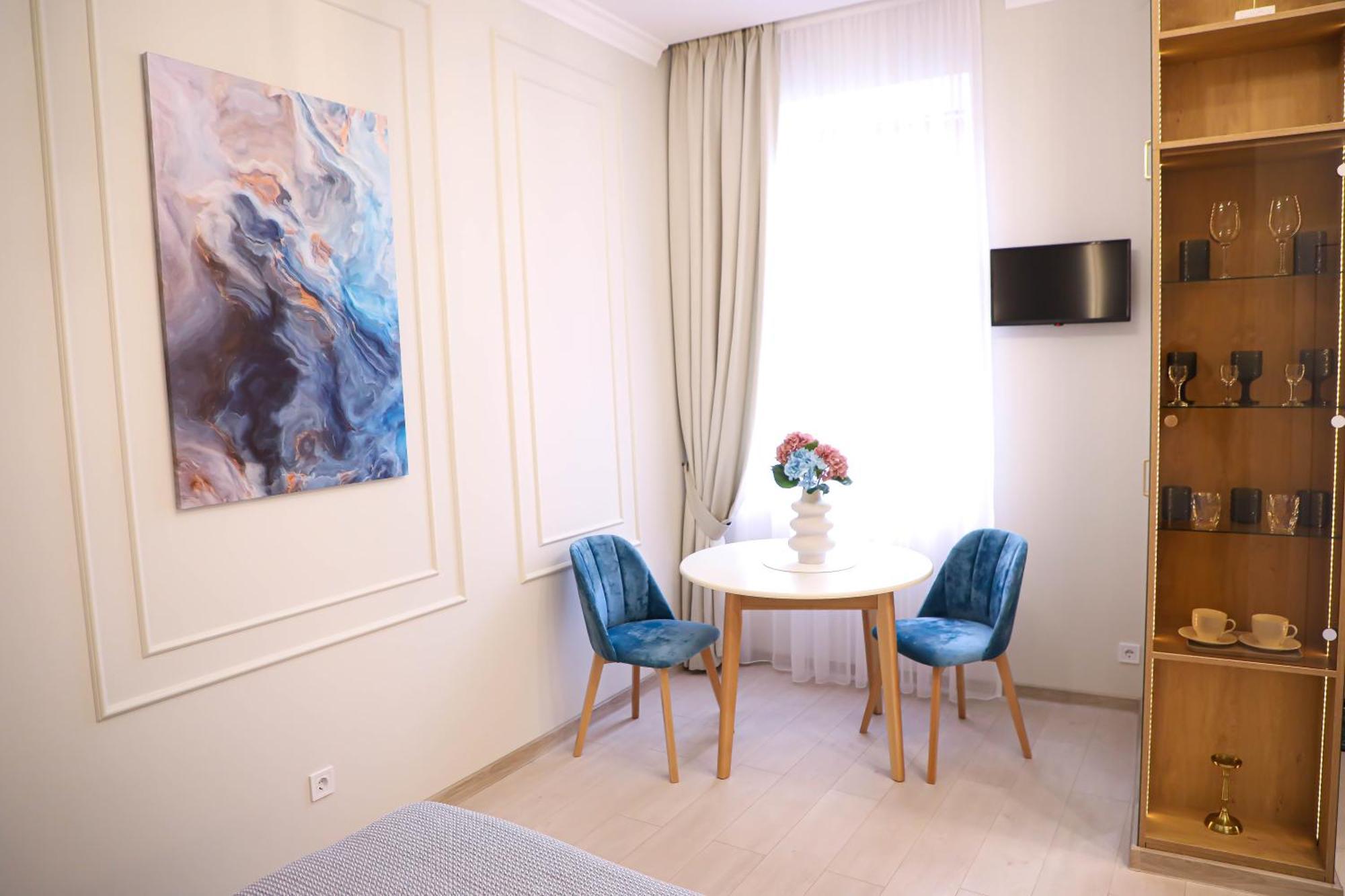 Modern Apartment, 3Mins To Opera Lviv Exterior photo